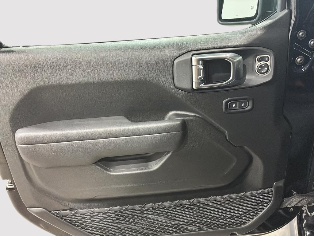 2026 Jeep Wrangler 4-Door WILLYS in Saint-Hyacinthe, Quebec - 10 - w1024h768px