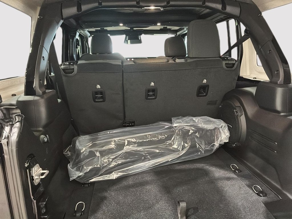 2026 Jeep Wrangler 4-Door WILLYS in Saint-Hyacinthe, Quebec - 6 - w1024h768px