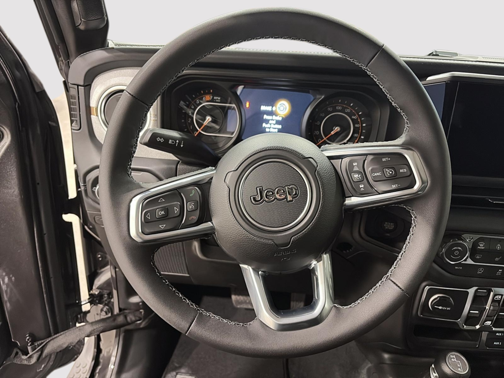 Jeep Wrangler 4-Door SAHARA 2026 à Saint-Hyacinthe, Québec - 13 - w1024h768px