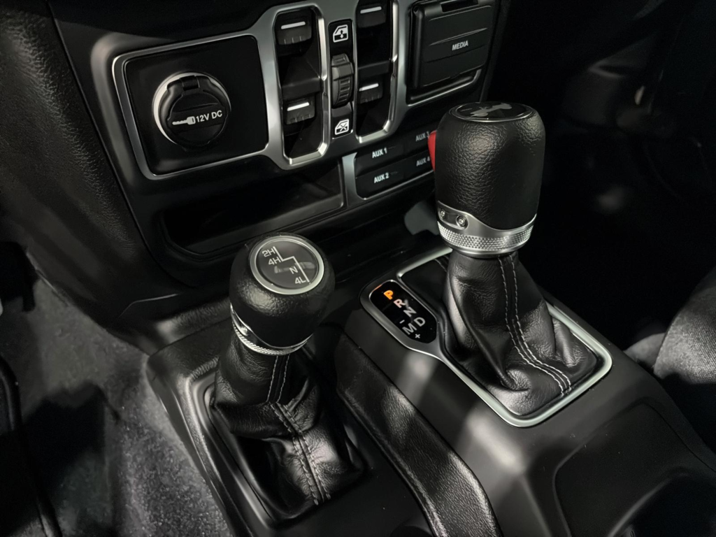 Jeep Wrangler 4-Door SAHARA 2026 à Saint-Hyacinthe, Québec - 11 - w1024h768px