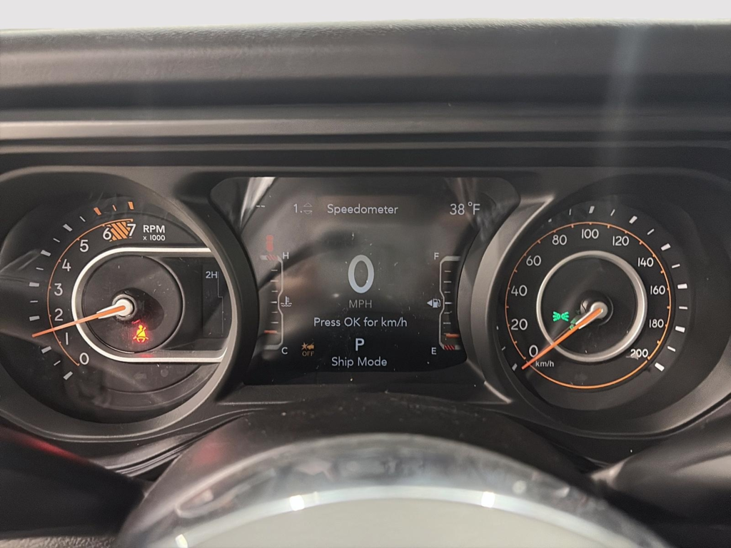 Jeep Wrangler 4-Door SAHARA 2026 à Saint-Hyacinthe, Québec - 10 - w1024h768px