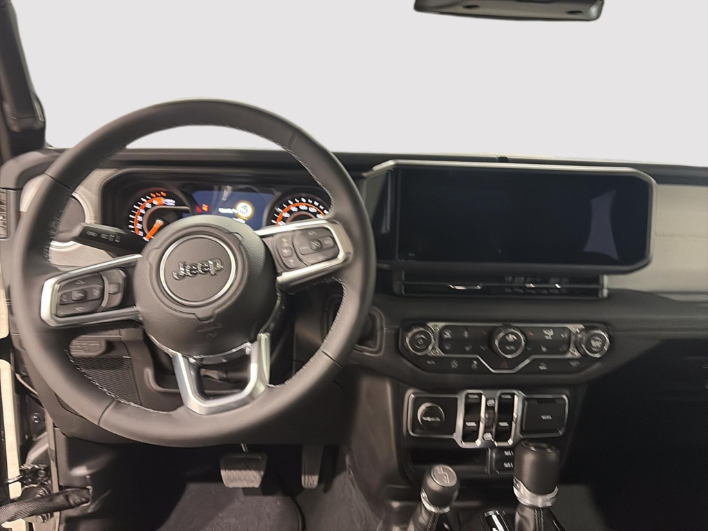 Jeep Wrangler 4-Door SAHARA 2026 à Saint-Hyacinthe, Québec - 6 - w1024h768px