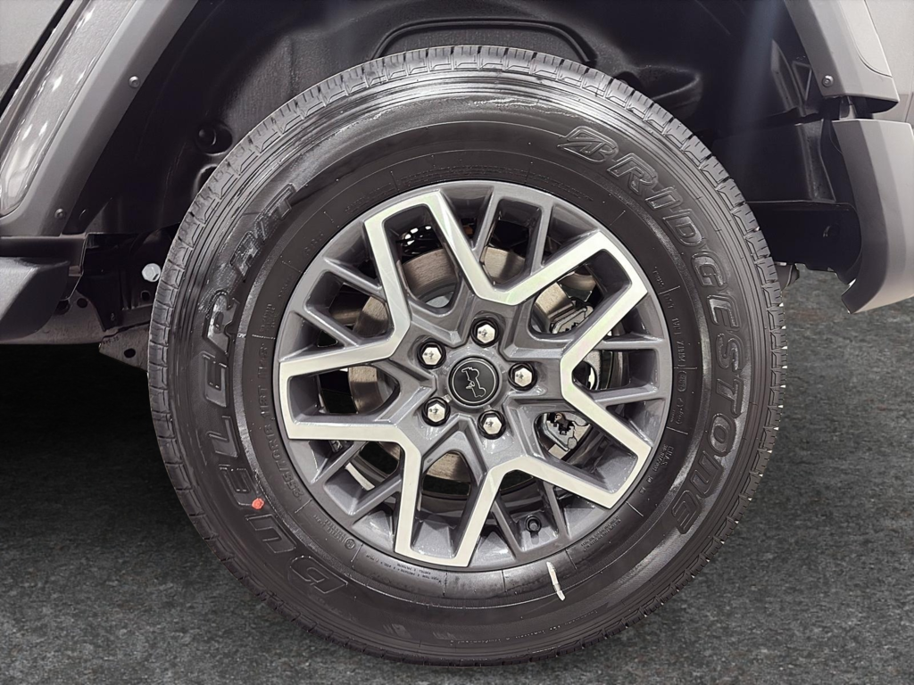 Jeep Wrangler 4-Door SAHARA 2026 à Saint-Hyacinthe, Québec - 9 - w1024h768px