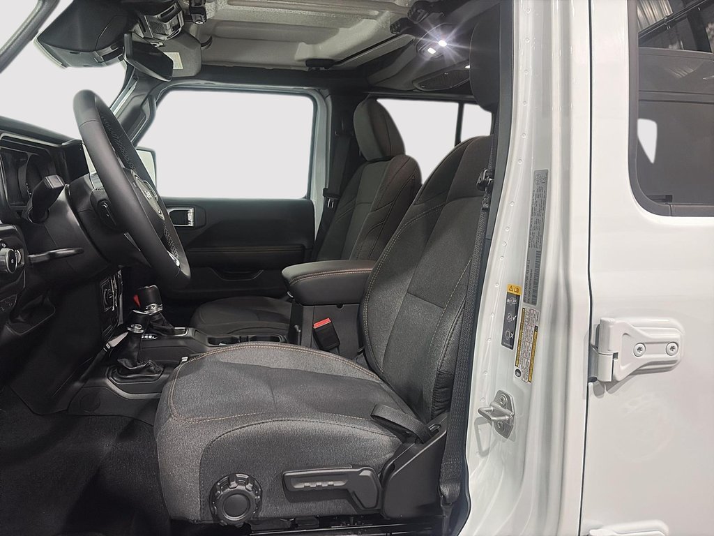 2026 Jeep Wrangler 4-Door SAHARA in Saint-Hyacinthe, Quebec - 8 - w1024h768px