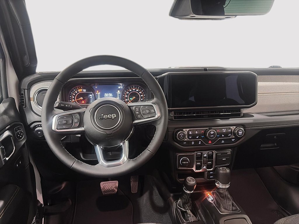 2026 Jeep Wrangler 4-Door SAHARA in Saint-Hyacinthe, Quebec - 9 - w1024h768px