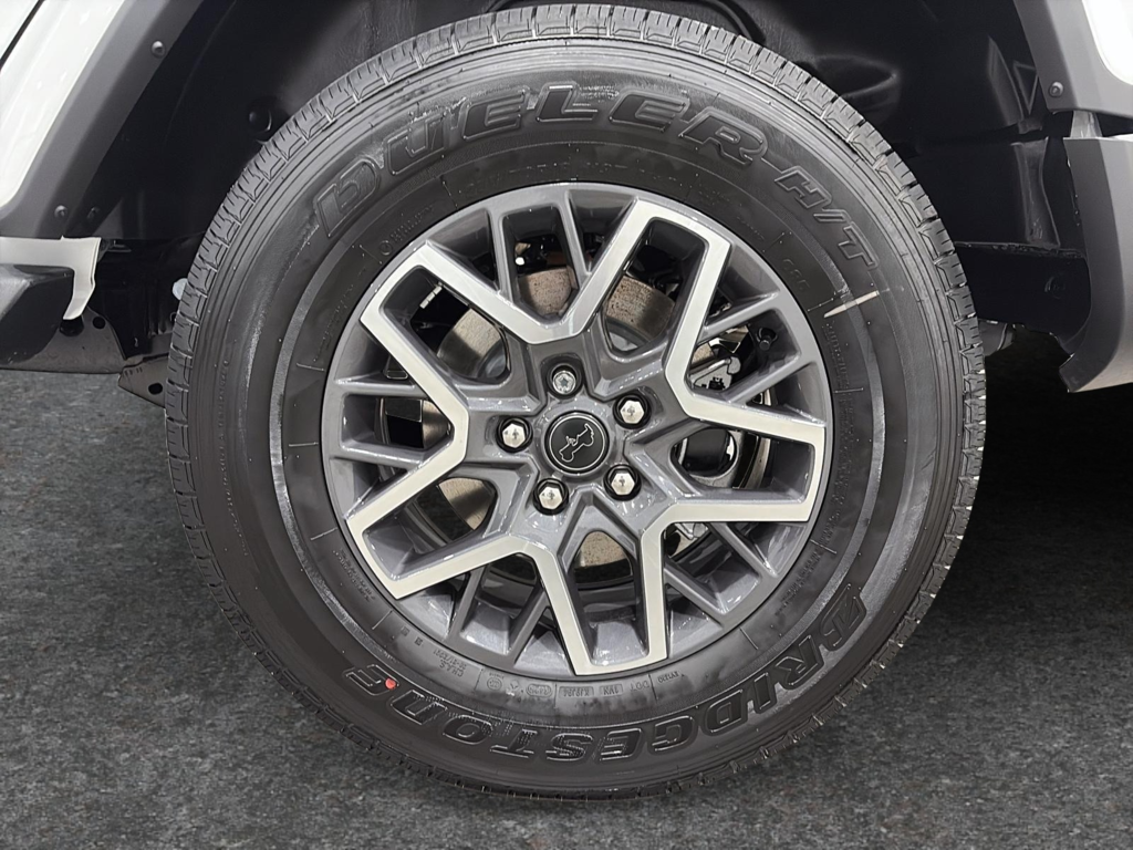 Jeep Wrangler 4-Door SAHARA 2026 à Saint-Hyacinthe, Québec - 10 - w1024h768px