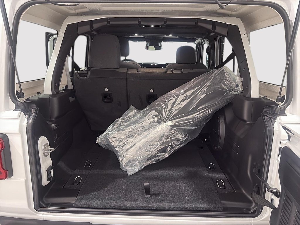 2026 Jeep Wrangler 4-Door SAHARA in Saint-Hyacinthe, Quebec - 6 - w1024h768px