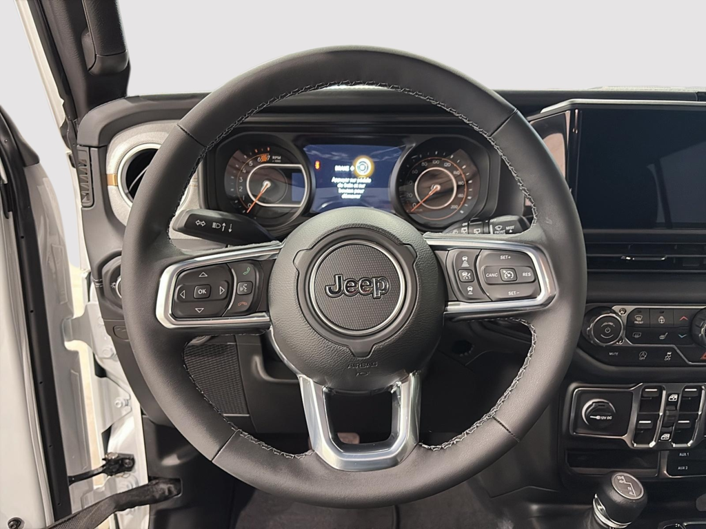 Jeep Wrangler 4-Door SAHARA 2026 à Saint-Hyacinthe, Québec - 15 - w1024h768px