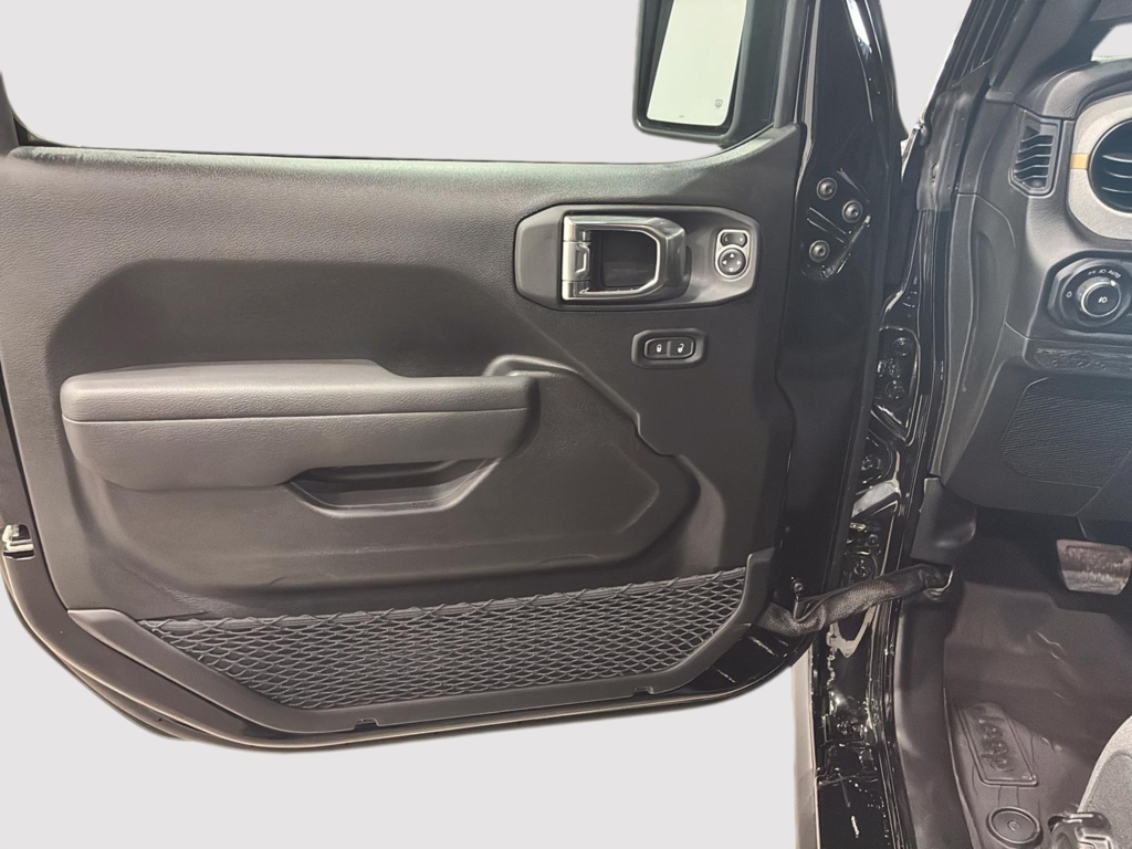 Jeep Wrangler 4-Door WILLYS 2026 à Saint-Hyacinthe, Québec - 8 - w1024h768px