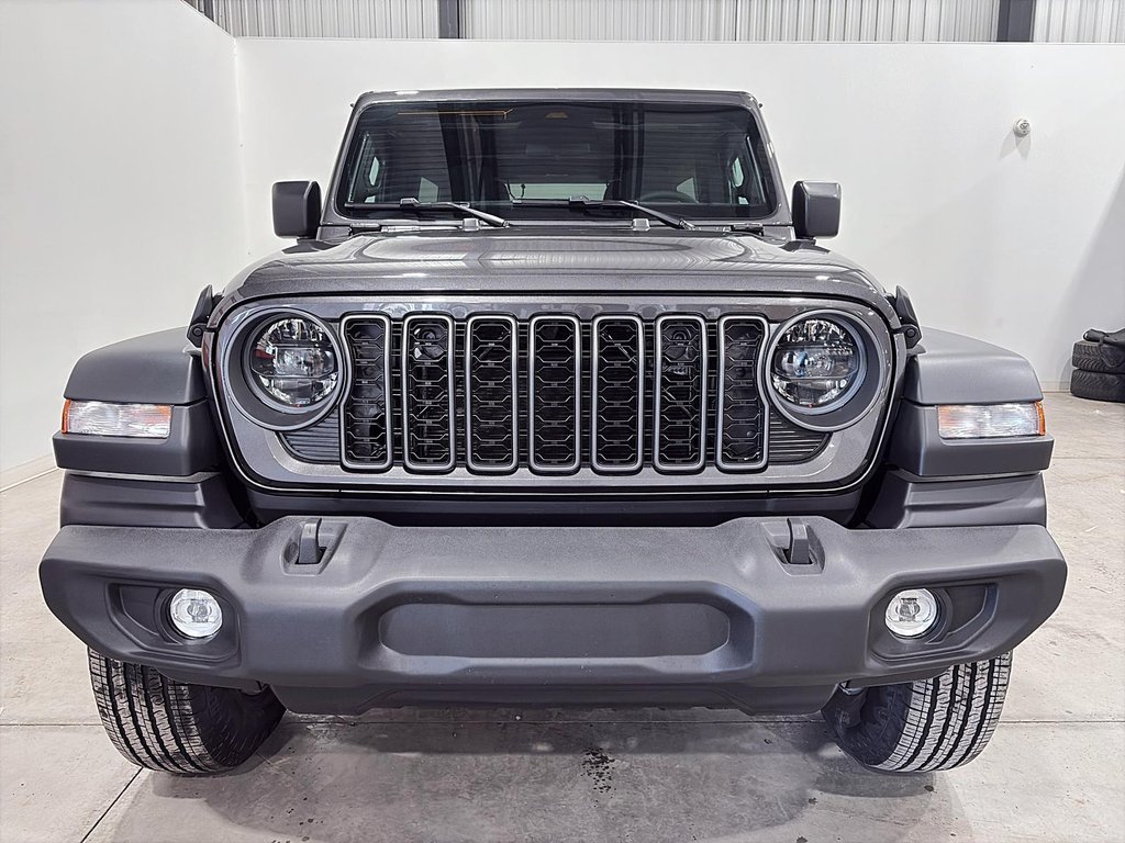 Jeep Wrangler 4-Door SPORT S 2026 à Saint-Hyacinthe, Québec - 2 - w1024h768px