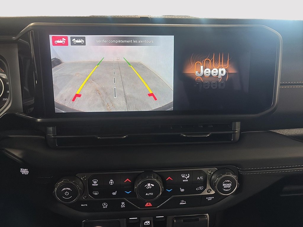 2026 Jeep Wrangler 4-Door SAHARA in Saint-Hyacinthe, Quebec - 14 - w1024h768px