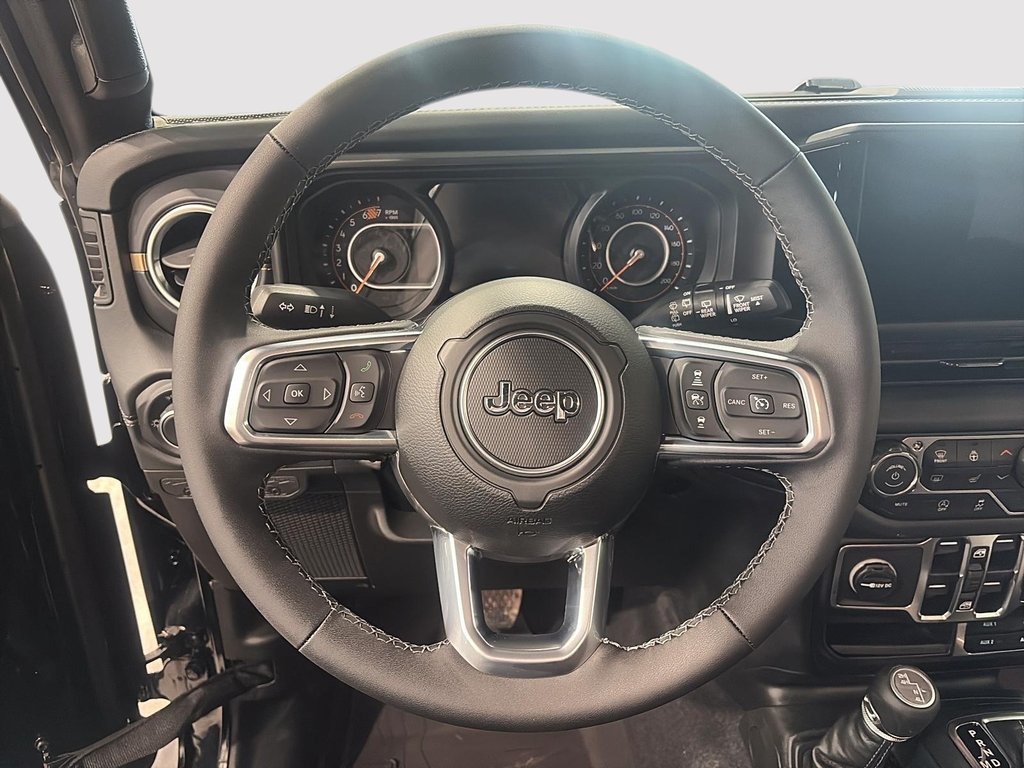 2026 Jeep Wrangler 4-Door SAHARA in Saint-Hyacinthe, Quebec - 10 - w1024h768px