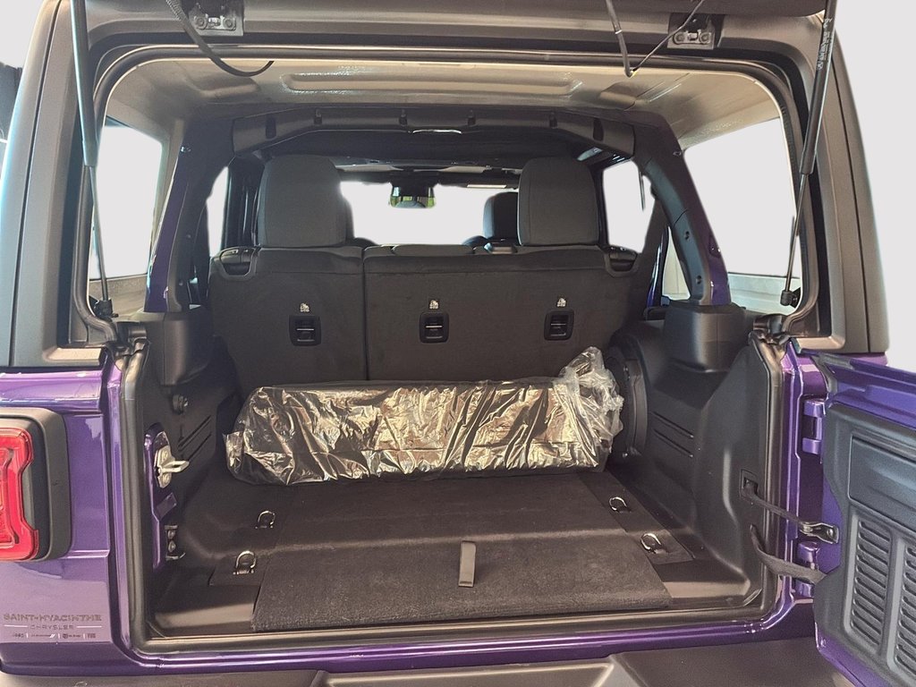 2026 Jeep Wrangler 4-Door RUBICON in Saint-Hyacinthe, Quebec - 5 - w1024h768px