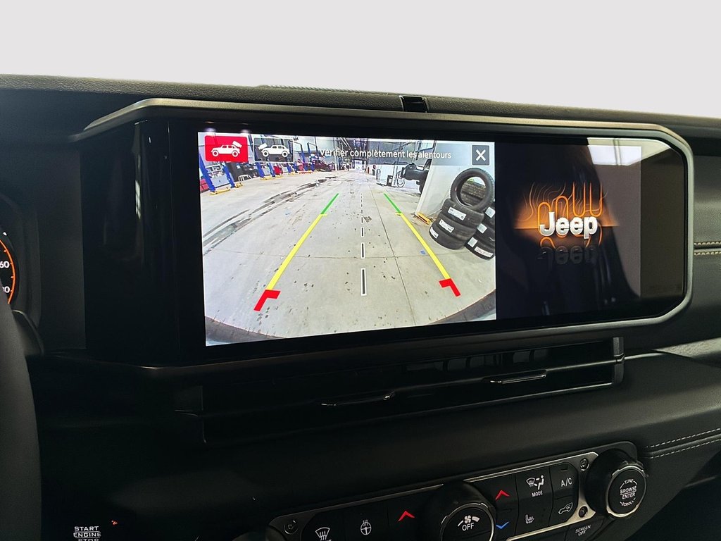 Jeep Wrangler 4-Door SAHARA 2026 à Saint-Hyacinthe, Québec - 16 - w1024h768px