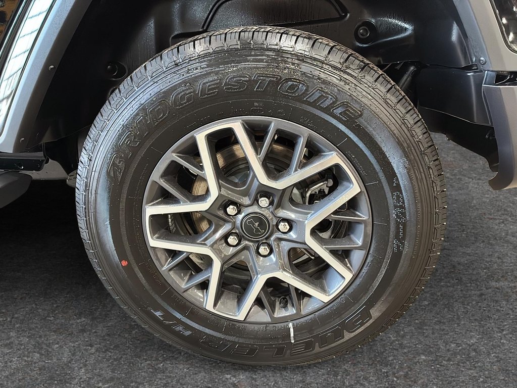 Jeep Wrangler 4-Door SAHARA 2026 à Saint-Hyacinthe, Québec - 7 - w1024h768px