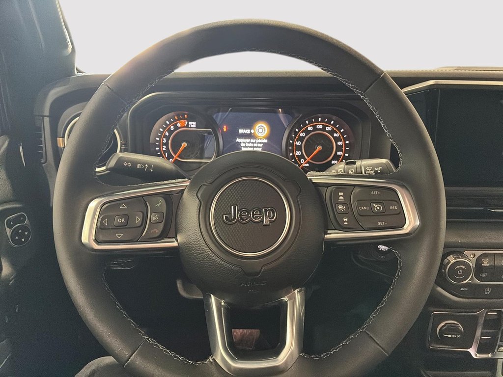 Jeep Wrangler 4-Door SAHARA 2026 à Saint-Hyacinthe, Québec - 11 - w1024h768px
