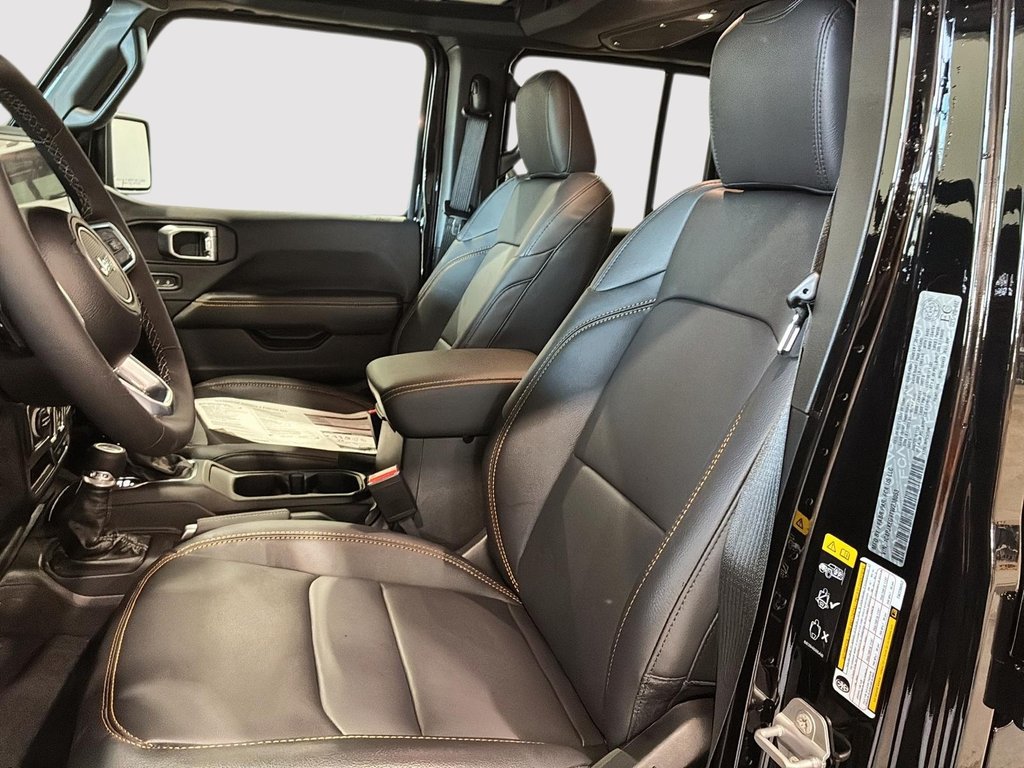 Jeep Wrangler 4-Door SAHARA 2026 à Saint-Hyacinthe, Québec - 8 - w1024h768px