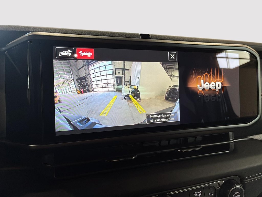 Jeep Wrangler 4-Door SAHARA 2026 à Saint-Hyacinthe, Québec - 17 - w1024h768px