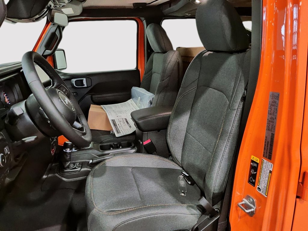 2026 Jeep Wrangler 4-Door WILLYS in Saint-Hyacinthe, Quebec - 8 - w1024h768px