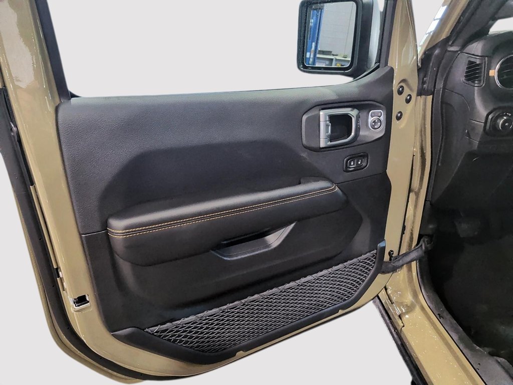 2026 Jeep Wrangler 4-Door SAHARA in Saint-Hyacinthe, Quebec - 9 - w1024h768px