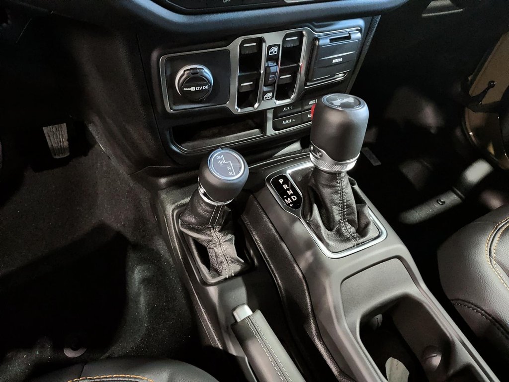 2026 Jeep Wrangler 4-Door SAHARA in Saint-Hyacinthe, Quebec - 12 - w1024h768px