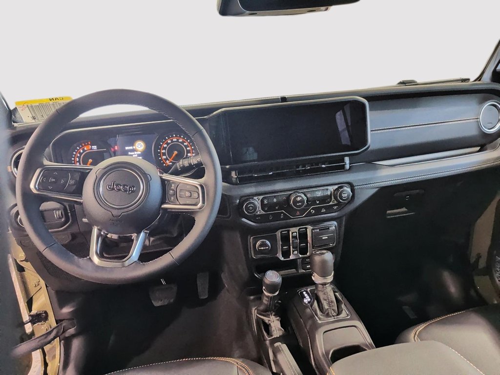 2026 Jeep Wrangler 4-Door SAHARA in Saint-Hyacinthe, Quebec - 8 - w1024h768px