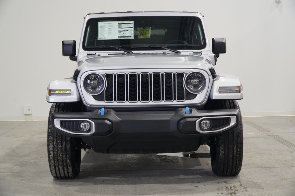 Jeep Wrangler 4xe SAHARA 2024 à Saint-Hyacinthe, Québec - 2 - w1024h768px