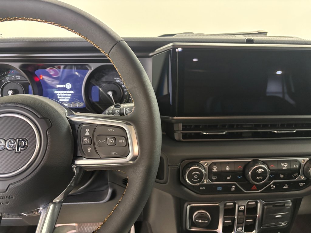 Jeep Wrangler 4xe SAHARA 2024 à Saint-Hyacinthe, Québec - 17 - w1024h768px