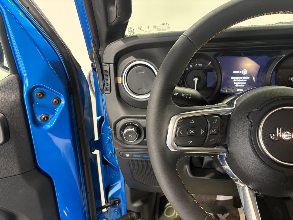 Jeep Wrangler 4xe SAHARA 2024 à Saint-Hyacinthe, Québec - 16 - w1024h768px