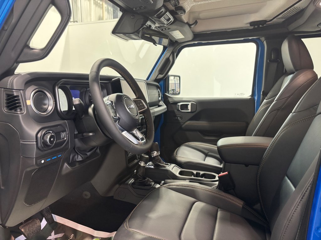 Jeep Wrangler 4xe SAHARA 2024 à Saint-Hyacinthe, Québec - 14 - w1024h768px