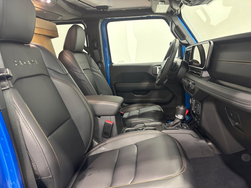 Jeep Wrangler 4xe SAHARA 2024 à Saint-Hyacinthe, Québec - 10 - w1024h768px