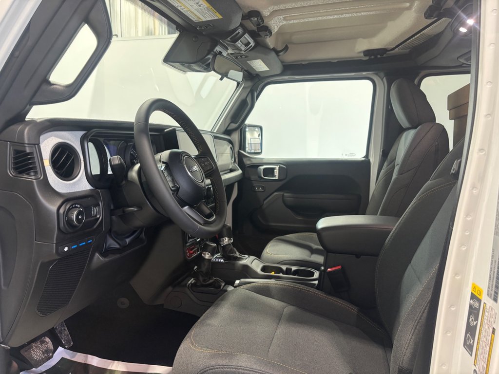 Jeep Wrangler 4xe Willys 2024 à Saint-Hyacinthe, Québec - 13 - w1024h768px