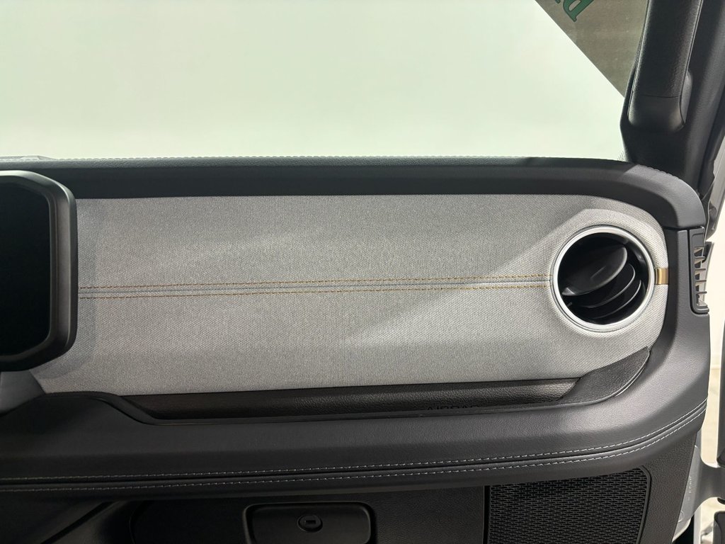 Jeep Wrangler 4XE SAHARA 2024 à Saint-Hyacinthe, Québec - 10 - w1024h768px