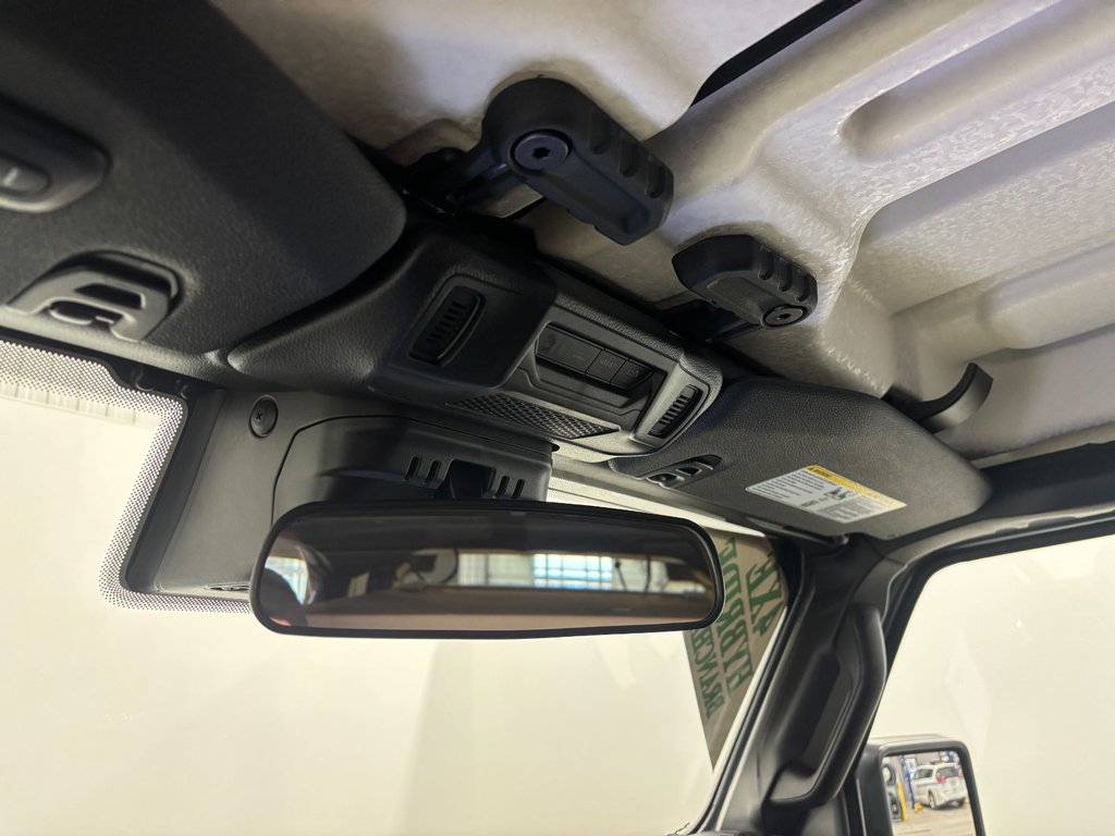 Jeep Wrangler 4XE SAHARA 2024 à Saint-Hyacinthe, Québec - 25 - w1024h768px