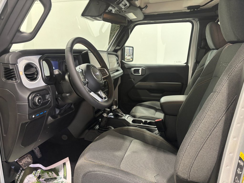Jeep Wrangler 4XE SAHARA 2024 à Saint-Hyacinthe, Québec - 14 - w1024h768px