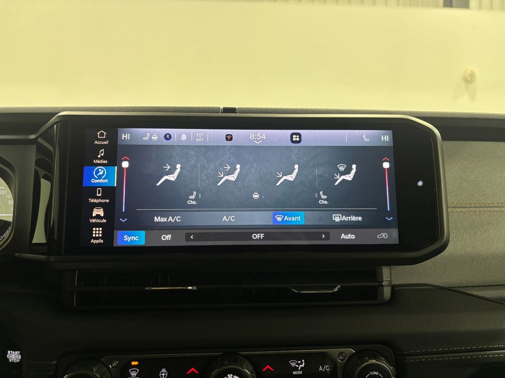 Jeep Wrangler 4XE SAHARA 2024 à Saint-Hyacinthe, Québec - 21 - w1024h768px