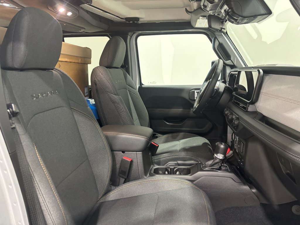 Jeep Wrangler 4XE SAHARA 2024 à Saint-Hyacinthe, Québec - 9 - w1024h768px