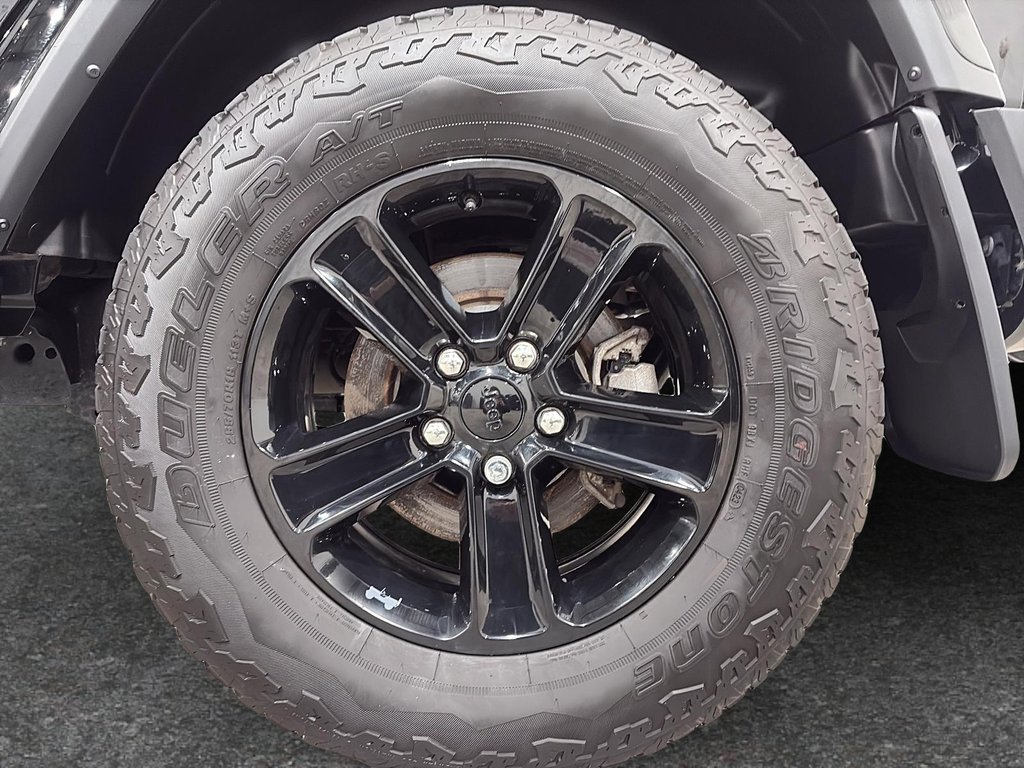 2023 Jeep Wrangler Sahara Altitude in Saint-Hyacinthe, Quebec - 7 - w1024h768px