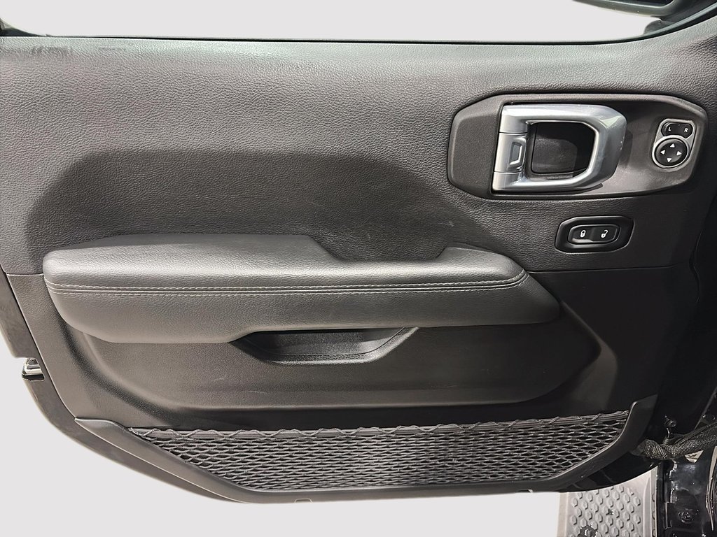 2023 Jeep Wrangler Sahara Altitude in Saint-Hyacinthe, Quebec - 10 - w1024h768px