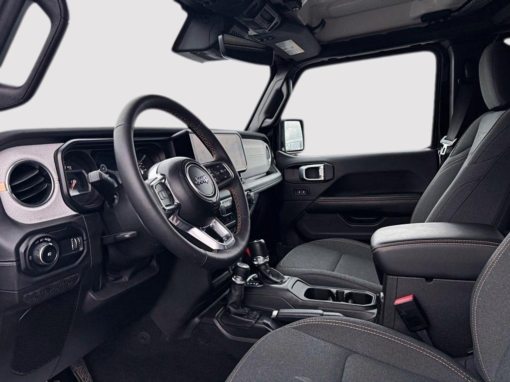 Jeep Wrangler Sahara 2024 à Saint-Hyacinthe, Québec - 14 - w1024h768px