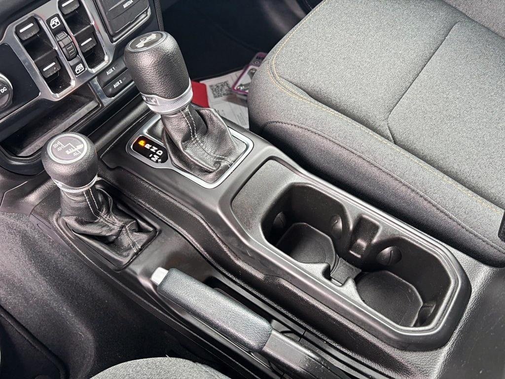 Jeep Wrangler Sahara 2024 à Saint-Hyacinthe, Québec - 18 - w1024h768px