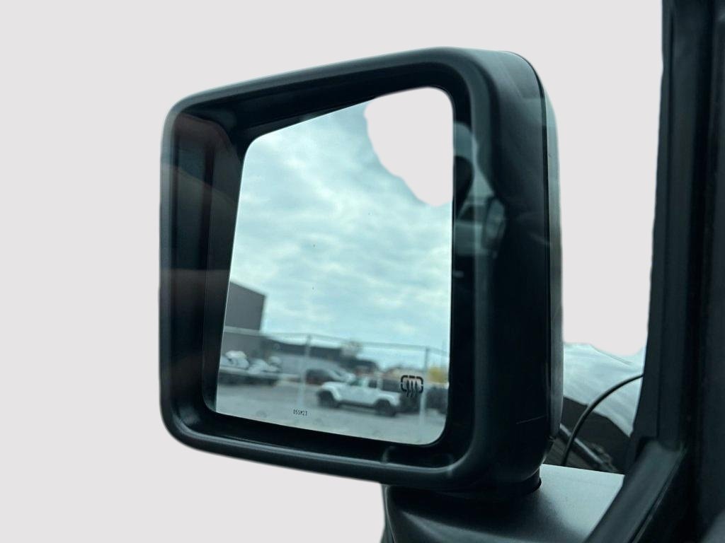 Jeep Wrangler Sahara 2024 à Saint-Hyacinthe, Québec - 7 - w1024h768px