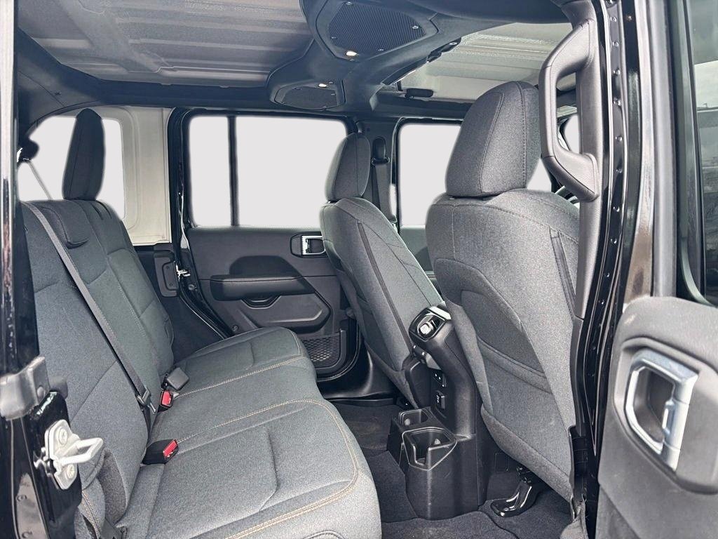 Jeep Wrangler Sahara 2024 à Saint-Hyacinthe, Québec - 11 - w1024h768px