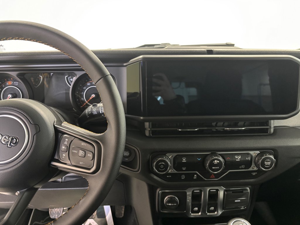 2025 Jeep Wrangler SPORT S in Saint-Hyacinthe, Quebec - 15 - w1024h768px