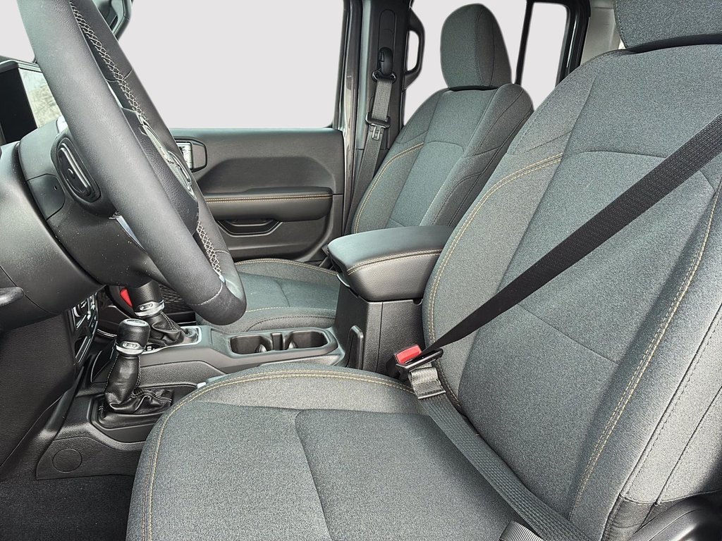 2025 Jeep Wrangler Sahara in Saint-Hyacinthe, Quebec - 8 - w1024h768px