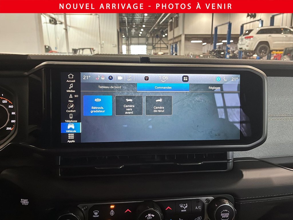 Jeep Wrangler Sahara 2025 à Saint-Hyacinthe, Québec - 12 - w1024h768px