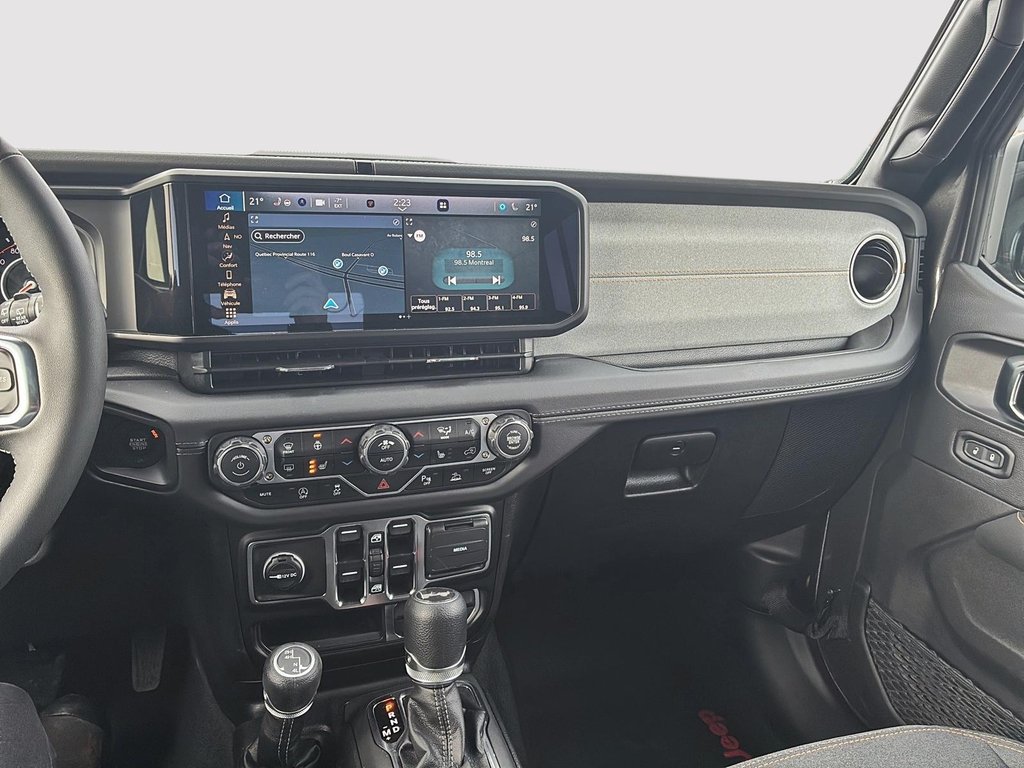 2025 Jeep Wrangler Sahara in Saint-Hyacinthe, Quebec - 13 - w1024h768px