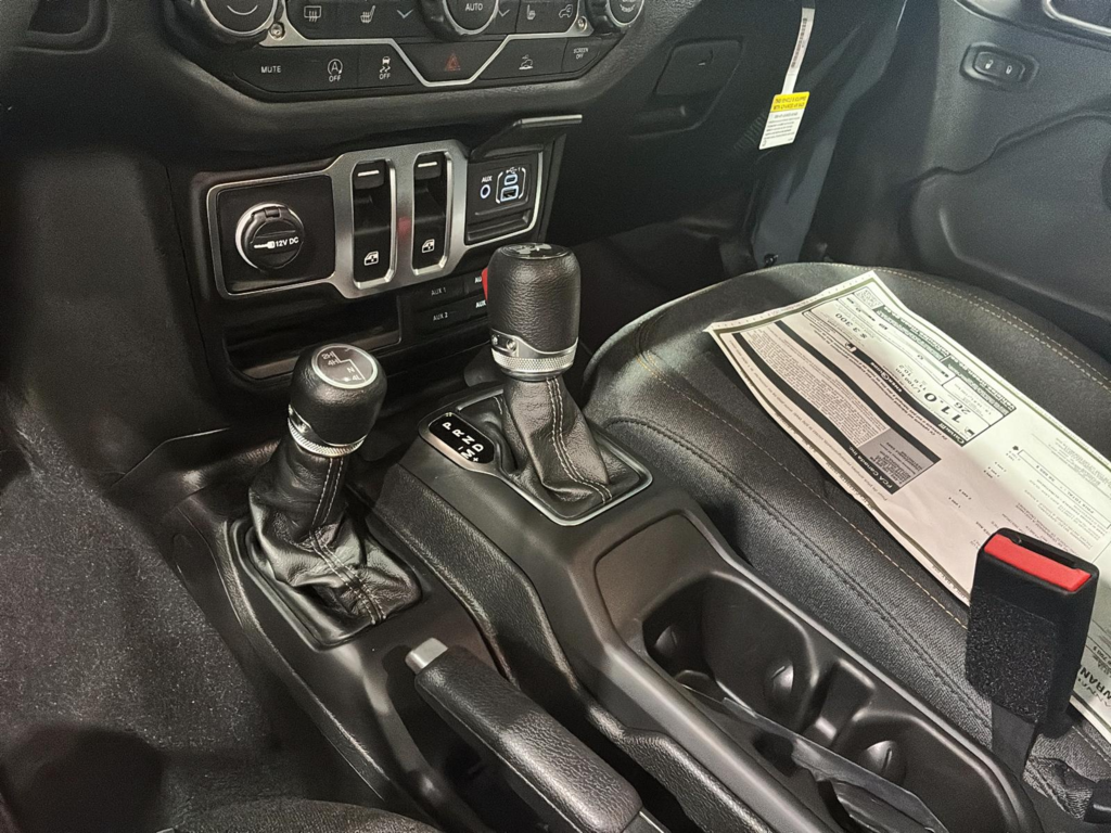 2026 Jeep Wrangler SPORT S in Saint-Hyacinthe, Quebec - 12 - w1024h768px