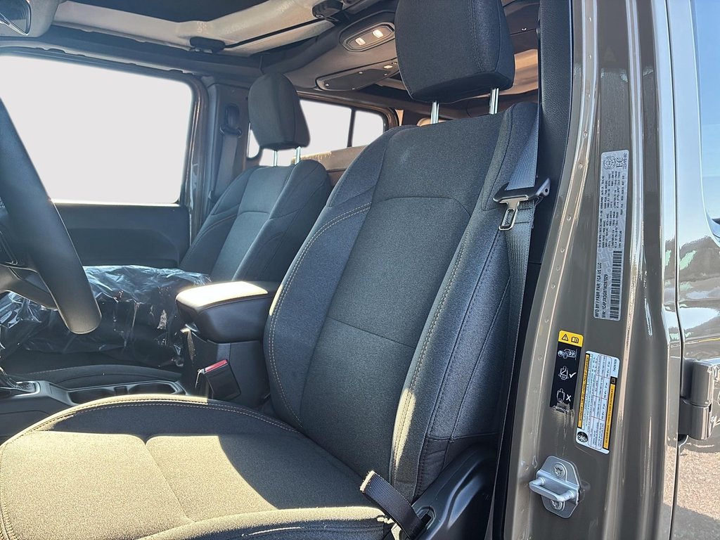 2026 Jeep Wrangler in Saint-Hyacinthe, Quebec - 8 - w1024h768px