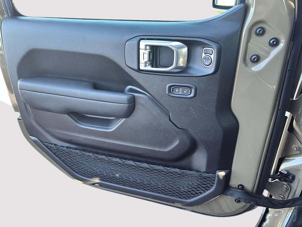 2026 Jeep Wrangler in Saint-Hyacinthe, Quebec - 10 - w1024h768px